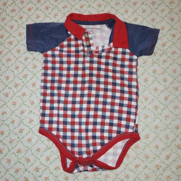 Burts Bees Baby Size 6-9 Months Red & Blue Checkered Baby Onesie - Picture 1 of 3